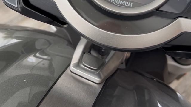 Триумф рокет 3