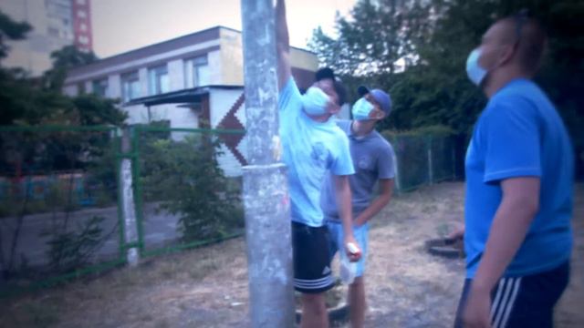 Киев в аристократах | Часть 1 - чистим столбы от незаконной рекламы. смотреть онлайн