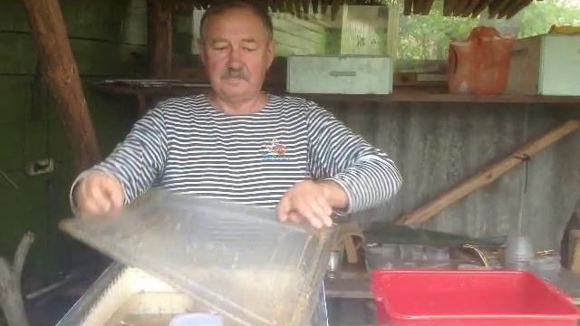 Видеоинструкция к кормушке "Василек" http://vasilenko.by/ смотреть онлайн