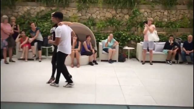 Kizomba Fusion - dance is fun смотреть онлайн