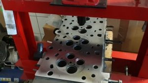 d4cb замена направляющих втулок клапанов часть 2