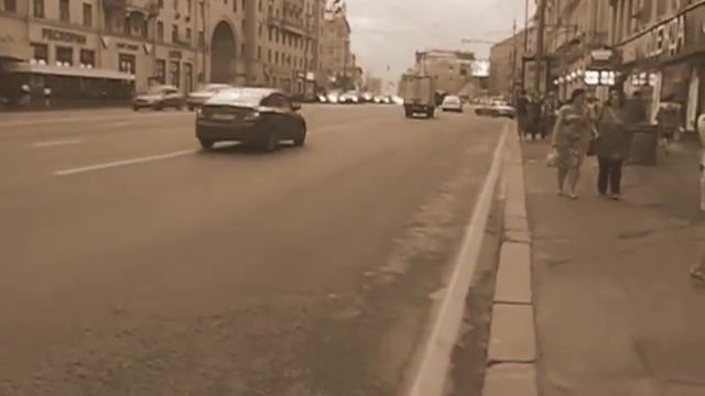 Москва. Тверская улица вечером 2 июля, возле книжного магазина "Москва". смотреть онлайн