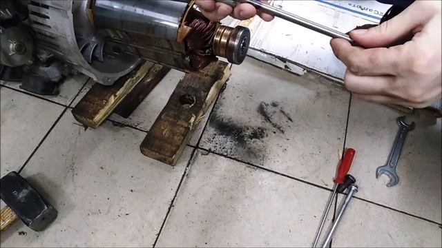 Легко и безопасно снимаем ротор с генератора, электростанции. How to remove the generator rotor смотреть онлайн