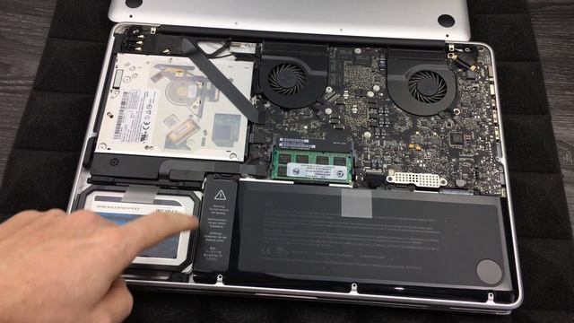 How to Upgrade your MacBook Pro late 2011 internal storage to SSD - get more space and speed смотреть онлайн