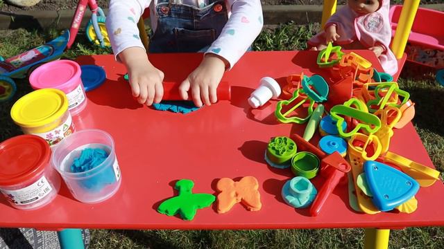 How to Learn Colours with Ella and Mummy using Bumper Dough and Tools| Fun for Kids смотреть онлайн