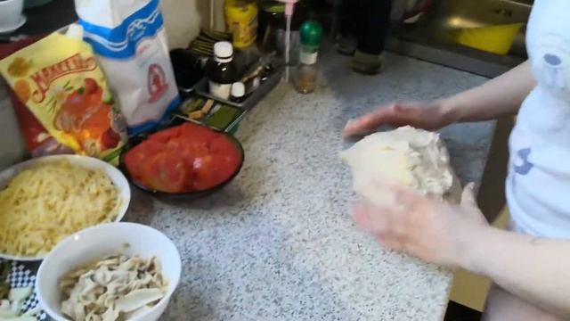 Деревенская жизнь / Готовим пиццу / Сыр получился вкусный / У жены появилась татуировка? смотреть онлайн