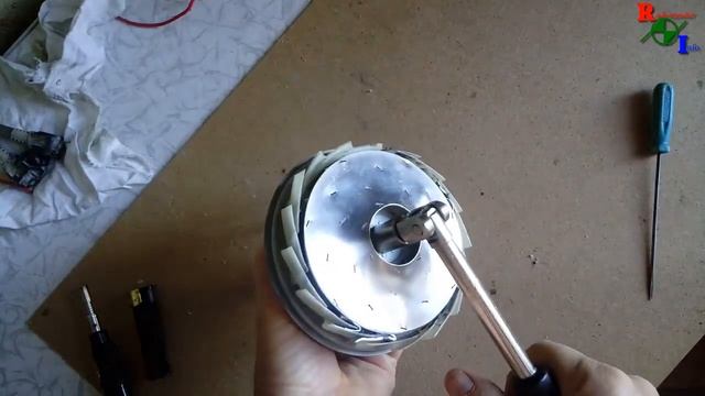 Как открутить гайку на двигателе пылесоса. смотреть онлайн