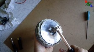 Как открутить гайку на двигателе пылесоса.