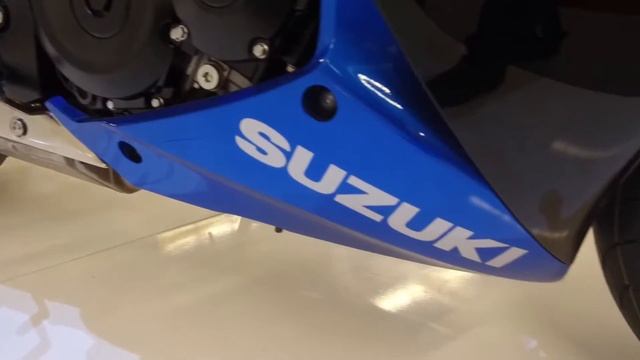2017 Suzuki GSX S 1000F / 2017 Montreal MotosShow смотреть онлайн