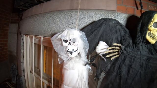 СТРАШНЫЕ украшения на #ХЭЛЛОУИН в Америке! смотреть онлайн