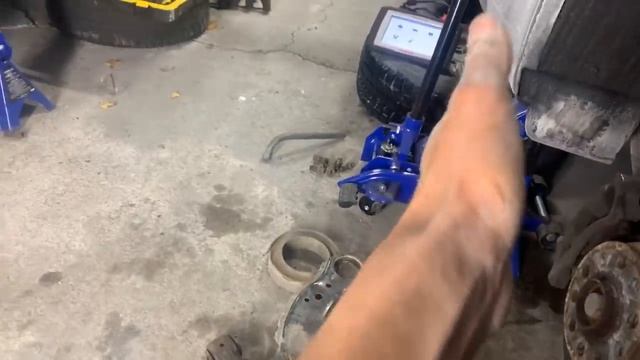 Suspension arrière ها علاش تتقرقب السيارة من الخلف التعليق смотреть онлайн