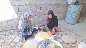 The hard life of a couple in a mountain village in Iran | Local Bread | Nomadic Lifestyle of Iran