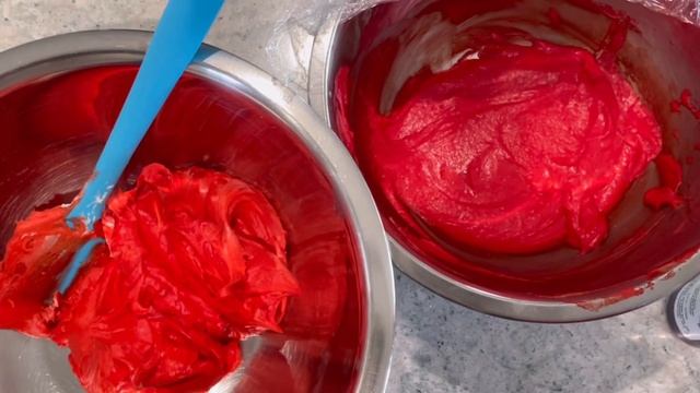 RED BUTTERCREAM TUTORIAL! #howto #tutorial #buttercream #homebaker #cake #caketutorials смотреть онлайн