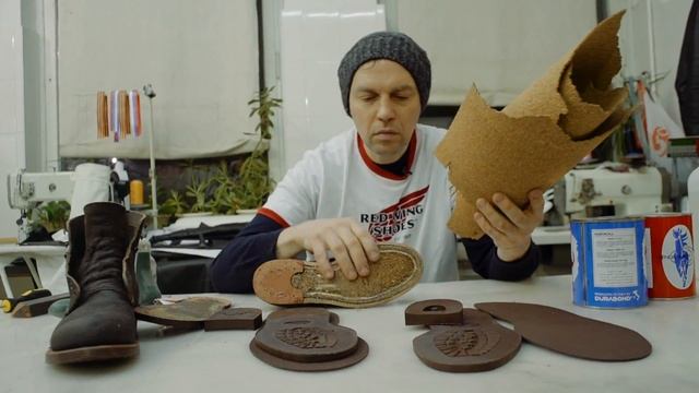 Замена подошвы ботинок Red Wing модель 4590. Installing a new sole on Red Wing shoes 4590 смотреть онлайн
