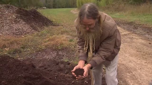 Wood Chips in the Garden | Volunteer Gardener смотреть онлайн