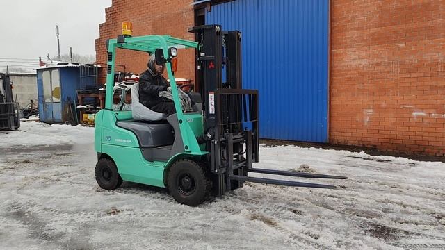 Бензиновый автопогрузчик Mitsubishi FG15NT 4,8м, газовое оборудование, боковое смещение вил, видео смотреть онлайн