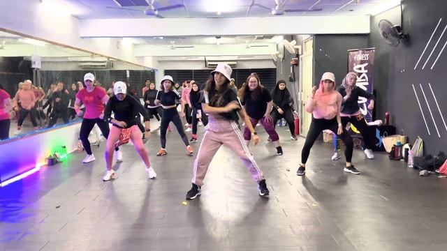 PINK VENOM - BLACKPINK | ZUMBA | DANCE FITNESS | CHOREO BY ZIN MAY MYRAZ смотреть онлайн