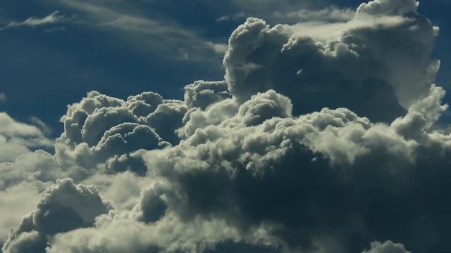 Time-Lapse of Clouds Painting the Blue Canvas ☁️⏩ | #SkyTimelapse #CloudsMovement #SoothingViews смотреть онлайн