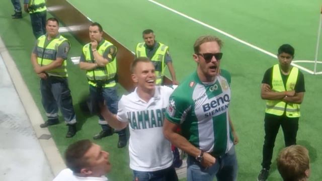Alexander Skarsgård Gets the Hammarby crowd going! смотреть онлайн