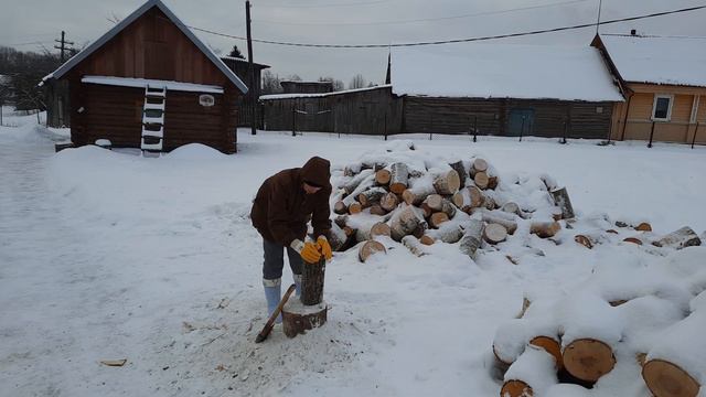 На это можно смотреть вечно. Баба колит, мужик смотрит. смотреть онлайн