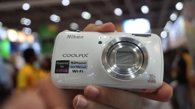 نظره على الكاميرا Nikon Coolpix S800c خلال جايتكس شوبر смотреть онлайн