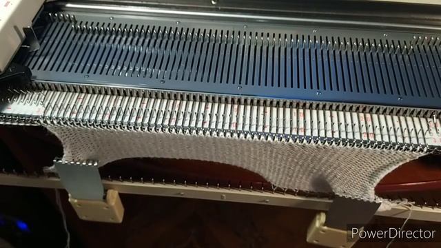 Закрытие горловины переда и пройм частичным вязанием смотреть онлайн