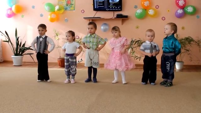 Младшая группа на празднике 8 марта "Поздравляем Маму!" смотреть онлайн