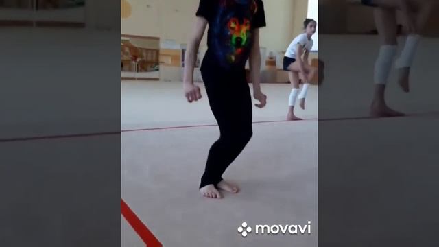 Прыжки в художественной гимнастике.Прыжки в шпагат начинаются с развития прыгучести#jump #Leaps#gym смотреть онлайн