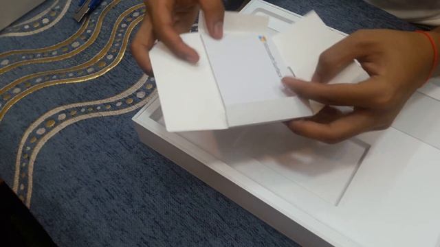 Microsoft Surface Book 2 - Unboxing Khmer смотреть онлайн