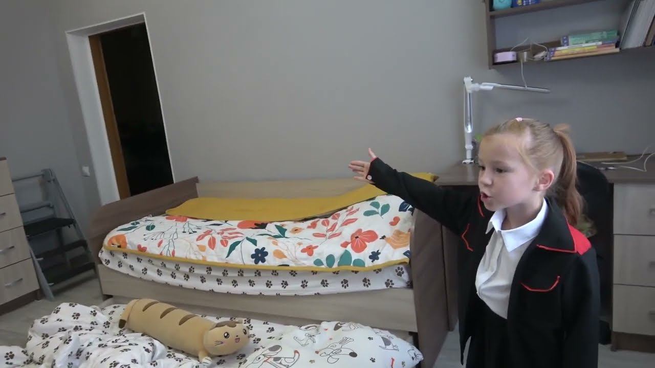 1 ДЕНЬ ШКОЛЫ И МЫ ПРОСПАЛИ! В ВАННОЙ ПРОРВАЛО КРАН . 4.09.23. смотреть онлайн
