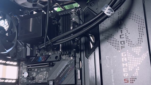 ASUS ROG Hyperion Gaming Case Review - ROG B760 + RYUJIN III 360 ARGB смотреть онлайн