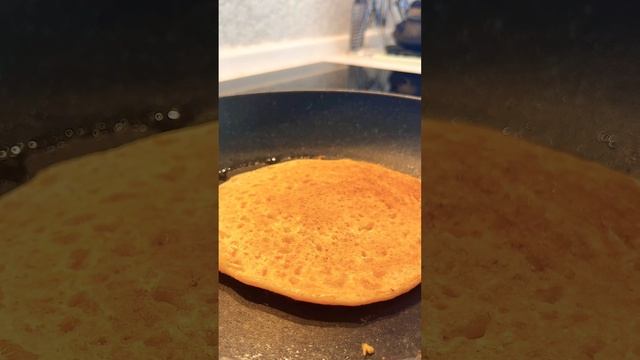 Ароматные блины с малиной