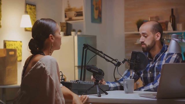 Mastering the Art of Interviewing for Captivating Conversations in Podcasting! 🎙 смотреть онлайн