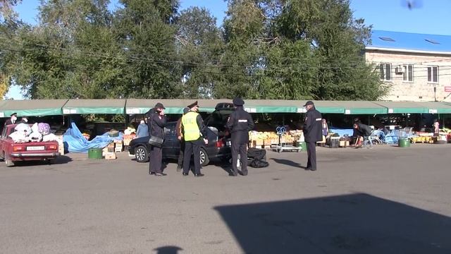 В Оренбурге полицейские провели рейдовые мероприятия на одном из рынков смотреть онлайн