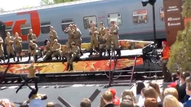 Ретро-поезд к Дню Победы смотреть онлайн