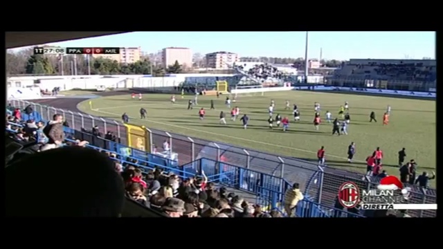 Из-за расистских кричалок против Боатенг была остановлен... смотреть онлайн