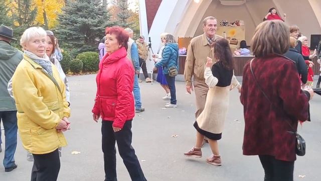 Знаю любиш Танцы ??? в парке ?️ Горького Харьков Октябрь 2021 смотреть онлайн