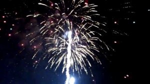 Сильный салют. Salute to a violent explosion