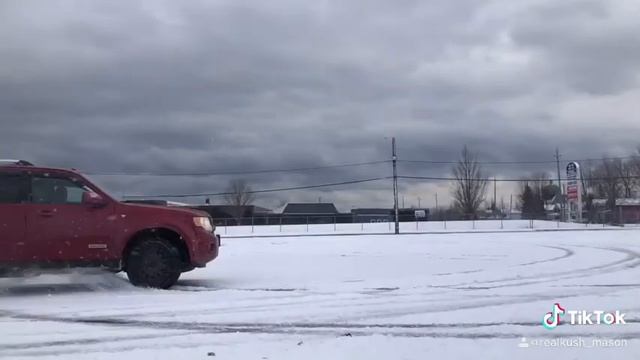 2008 Ford Escape 4x4 drifting in the snow смотреть онлайн