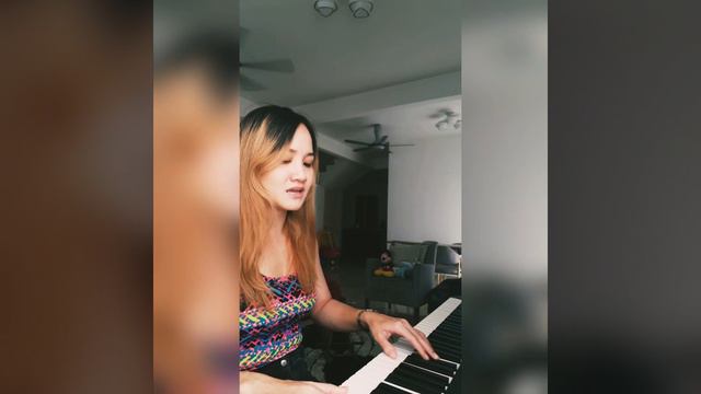 Shakira - Underneath Your Clothes (Piano Cover) смотреть онлайн