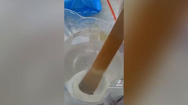 Поднос из цветов и эпоксидной смолы смотреть онлайн