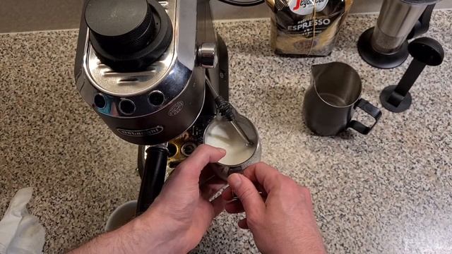 Tulip Latte Art on a DeLonghi Dedica смотреть онлайн