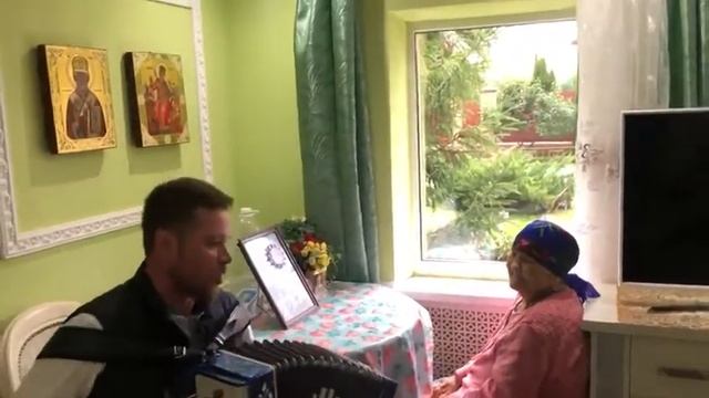 «В этой деревне » Иван Пивоваров в гостях у матушки смотреть онлайн
