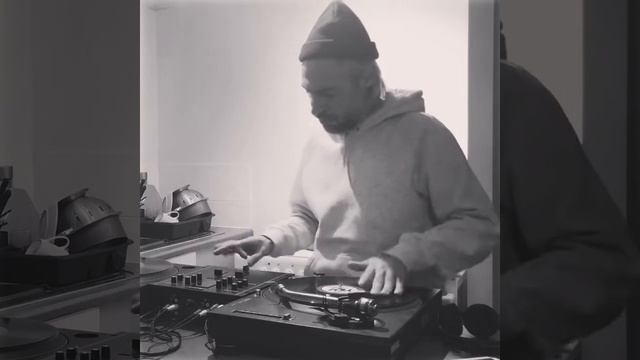 TECHNICS SH EX 1200 MIXER FREESTYLE SCRATCHING смотреть онлайн