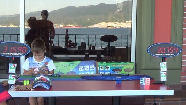 Егор пока  собирает только 3D-пятнашки :)