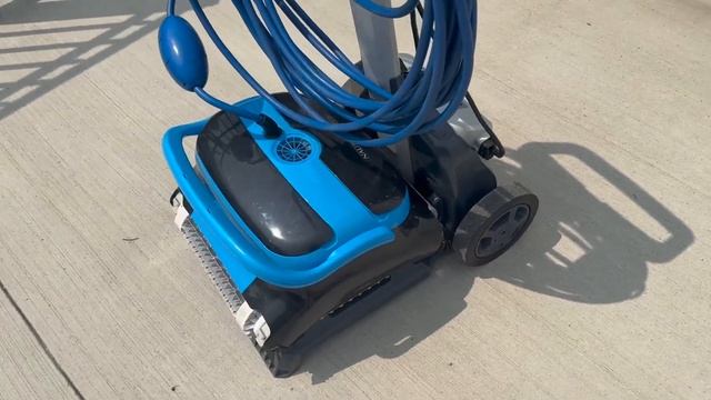 Dolphin Nautilus CC Plus Robotic Pool Vacuum Cleaner with Universal Caddy Cover Review смотреть онлайн