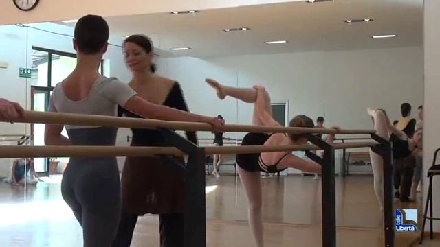 La ballerina della Scala Montanari: "Voglio trasmettere emozioni agli allievi" смотреть онлайн