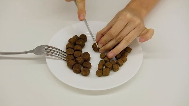 Такие разные гранулы корма... смотреть онлайн