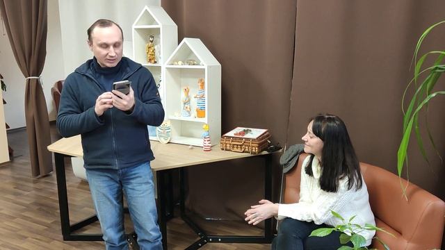 Ольга Лесовикова: выставка минискульптур котов и читка произведений смотреть онлайн