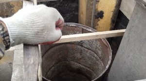 Опалубка собрана для фундамента туалета